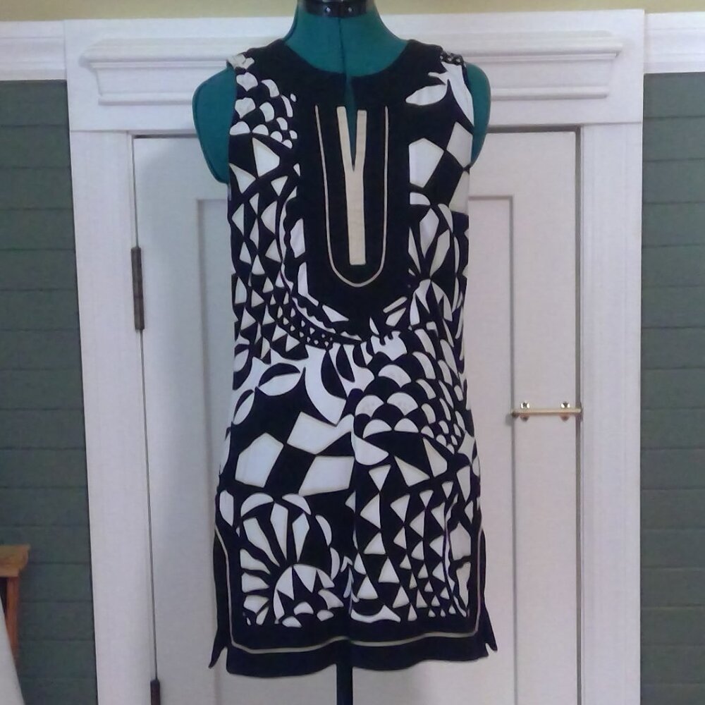LAST CHANCE Black House White Market Sleeveless Tunic - Small